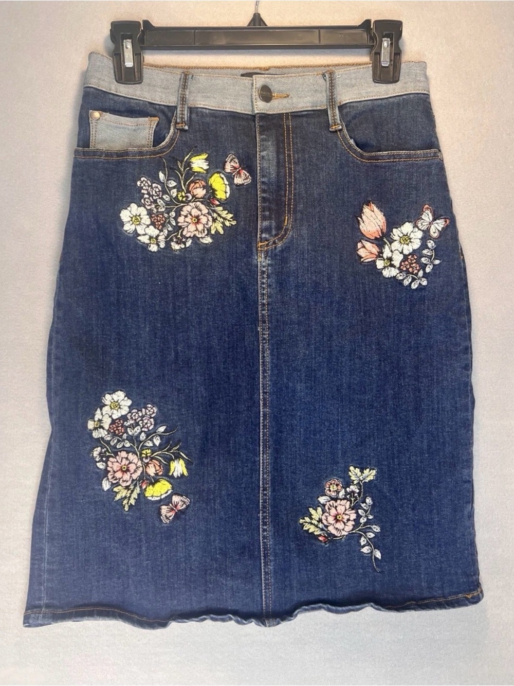 Buffalo David Britton Straight Denim Skirt Floral Embellished Sz 28  Knee Length
